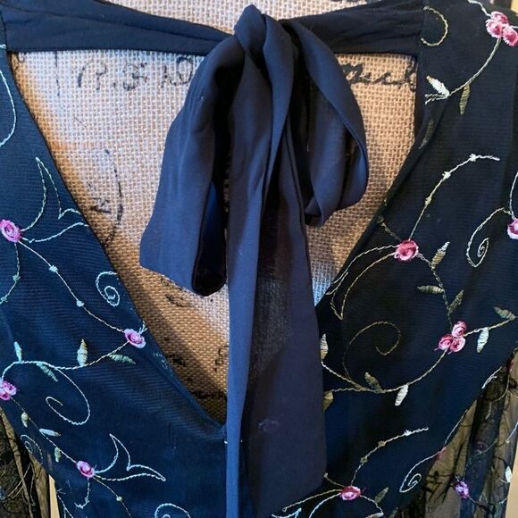 BCBGenerations Lace Dress Embroidered flowers - Picture 10 of 11